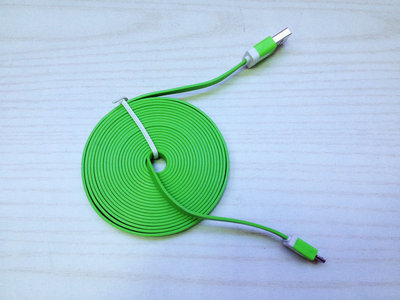 双色面条数据线 2米加长设计，通用多型号充电解决方案